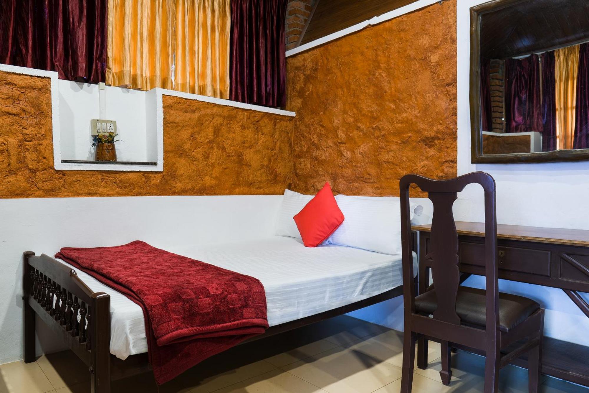 Hotel Exotica Holidays Viripara Esterno foto