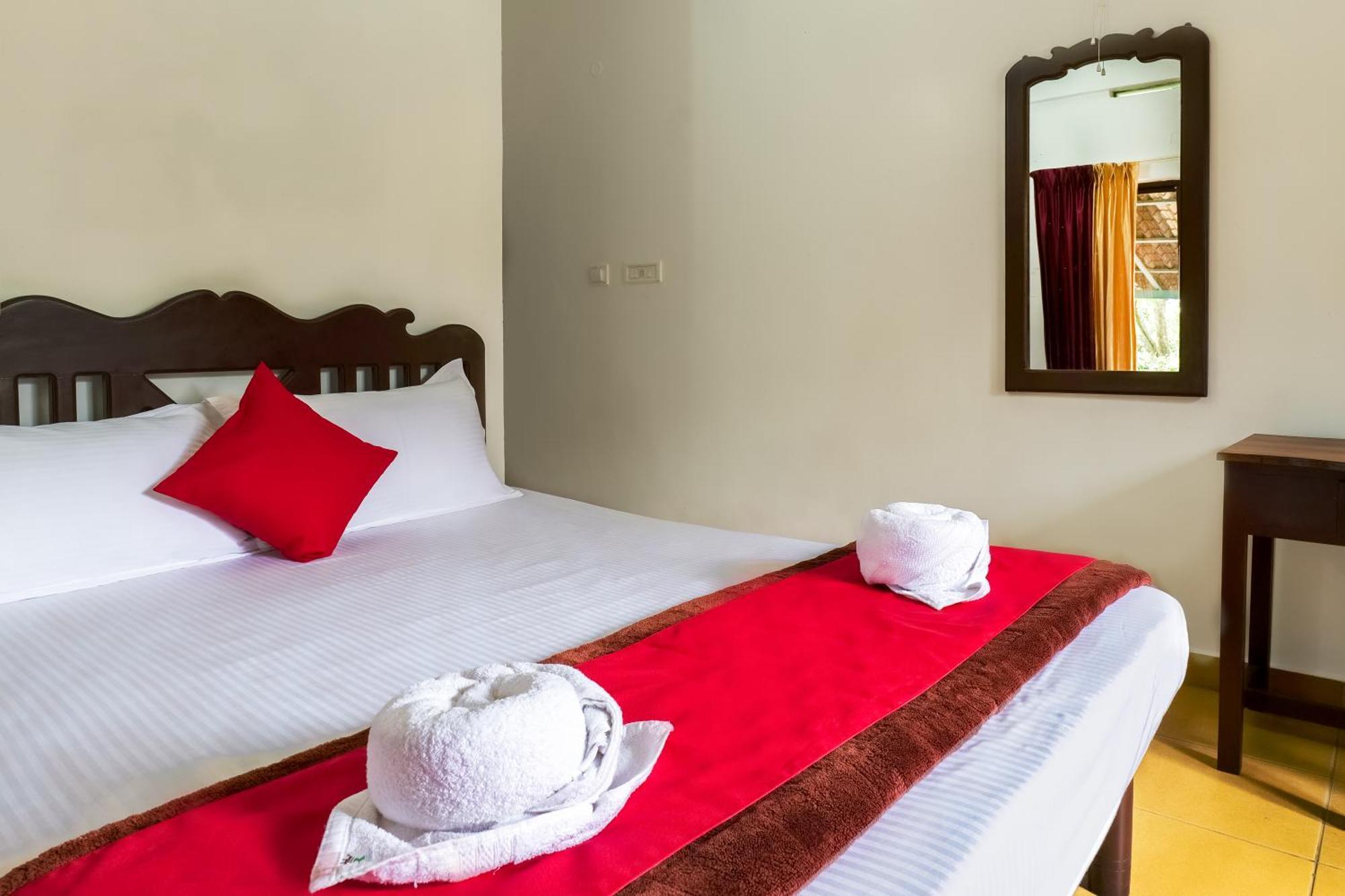 Hotel Exotica Holidays Viripara Esterno foto